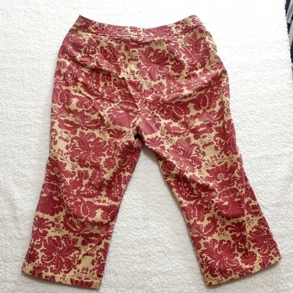 Liz Clairborne Capris Red and Tan  Print Capris Pants Size 10P These run small. - Picture 2 of 6